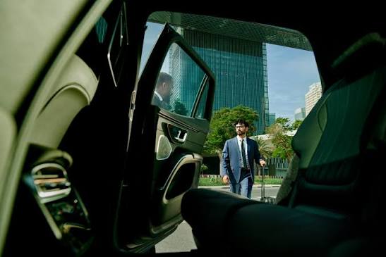 Illustration éditoriale — Blacklane ou alternatives quelle plateforme choisir pour des transports de luxe